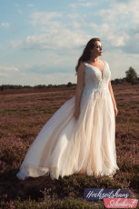 XXL Brautkleider 238 Brautkleider-Berlin-Hochzeitshaus-Schubert-Amelie-XXL-Brautkleider-Curvy-Plus-Size-30039W-A