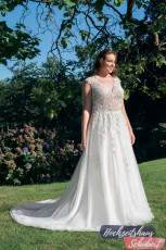 XXL Brautkleider 10 Brautkleider-Berlin-Hochzeitshaus-Schubert-Amelie-XXL-Brautkleider-Curvy-Plus-Size-30048W