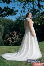 XXL Brautkleider 11 Brautkleider-Berlin-Hochzeitshaus-Schubert-Amelie-XXL-Brautkleider-Curvy-Plus-Size-30048Wb