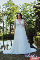 XXL Brautkleider 14 Brautkleider-Berlin-Hochzeitshaus-Schubert-Amelie-XXL-Brautkleider-Curvy-Plus-Size-30050W