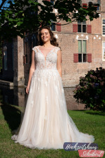 XXL Brautkleider 20 Brautkleider-Berlin-Hochzeitshaus-Schubert-Amelie-XXL-Brautkleider-Curvy-Plus-Size-30053W