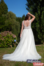 XXL Brautkleider 23 Brautkleider-Berlin-Hochzeitshaus-Schubert-Amelie-XXL-Brautkleider-Curvy-Plus-Size-30054Wb