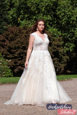 XXL Brautkleider 30 Brautkleider-Berlin-Hochzeitshaus-Schubert-Amelie-XXL-Brautkleider-Curvy-Plus-Size-30058W