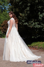 XXL Brautkleider 31 Brautkleider-Berlin-Hochzeitshaus-Schubert-Amelie-XXL-Brautkleider-Curvy-Plus-Size-30058Wb