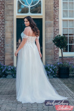 XXL Brautkleider 37 Brautkleider-Berlin-Hochzeitshaus-Schubert-Amelie-XXL-Brautkleider-Curvy-Plus-Size-30061Wb