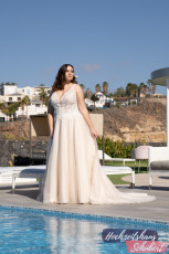 XXL Brautkleider 51 Brautkleider-Berlin-Hochzeitshaus-Schubert-Amelie-XXL-Brautkleider-Curvy-Plus-Size-30090W-15399