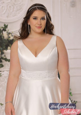 XXL Brautkleider 106 Brautkleider-Berlin-Hochzeitshaus-Schubert-Ladybird-XXL-Brautkleider-Curvy-Plus-Size-LS222015-D