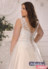 XXL Brautkleider 208 Brautkleider-Berlin-Hochzeitshaus-Schubert-Ladybird-XXL-Brautkleider-Curvy-Plus-Size-LS722008-C