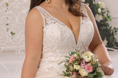 Brautkleider-Berlin-Hochzeitshaus-Schubert-Ladybird-XXL-Brautkleider-Curvy-Plus-Size-LS222024-D