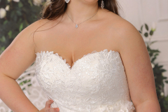 Brautkleider-Berlin-Hochzeitshaus-Schubert-Ladybird-XXL-Brautkleider-Curvy-Plus-Size-LS422063-D