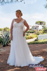 XXL Brautkleider 2 Brautkleider-Berlin-Hochzeitshaus-Schubert-Amelie-XXL-Brautkleider-Curvy-Plus-Size-20121WU-a