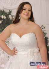 XXL Brautkleider 198 Brautkleider-Berlin-Hochzeitshaus-Schubert-Ladybird-XXL-Brautkleider-Curvy-Plus-Size-LS422063-D