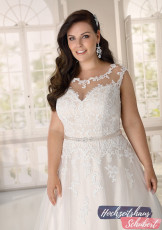 XXL Brautkleider 215 Brautkleider-Berlin-Hochzeitshaus-Schubert-Ladybird-XXL-Brautkleider-Curvy-Plus-Size-LS721013-D