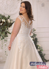 XXL Brautkleider 223 Brautkleider-Berlin-Hochzeitshaus-Schubert-Ladybird-XXL-Brautkleider-Curvy-Plus-Size-LS722006-C