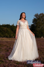XXL Brautkleider 3 Brautkleider-Berlin-Hochzeitshaus-Schubert-Amelie-XXL-Brautkleider-Curvy-Plus-Size-30041W-A