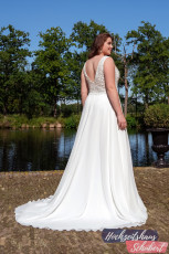 XXL Brautkleider 17 Brautkleider-Berlin-Hochzeitshaus-Schubert-Amelie-XXL-Brautkleider-Curvy-Plus-Size-30051Wb