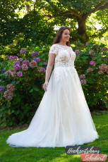 XXL Brautkleider 18 Brautkleider-Berlin-Hochzeitshaus-Schubert-Amelie-XXL-Brautkleider-Curvy-Plus-Size-30052W