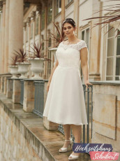 Brautmode Berlin & Brandenburg - günstige Brautkleider 293 Brautkleider-Berlin-Hochzeitshaus-Schubert-Bianco-Evento-PRIVET-plus-size-Bianco-Evento-bridal-dress-1