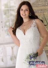 XXL Brautkleider 135 Brautkleider-Berlin-Hochzeitshaus-Schubert-Ladybird-XXL-Brautkleider-Curvy-Plus-Size-LS321062-D